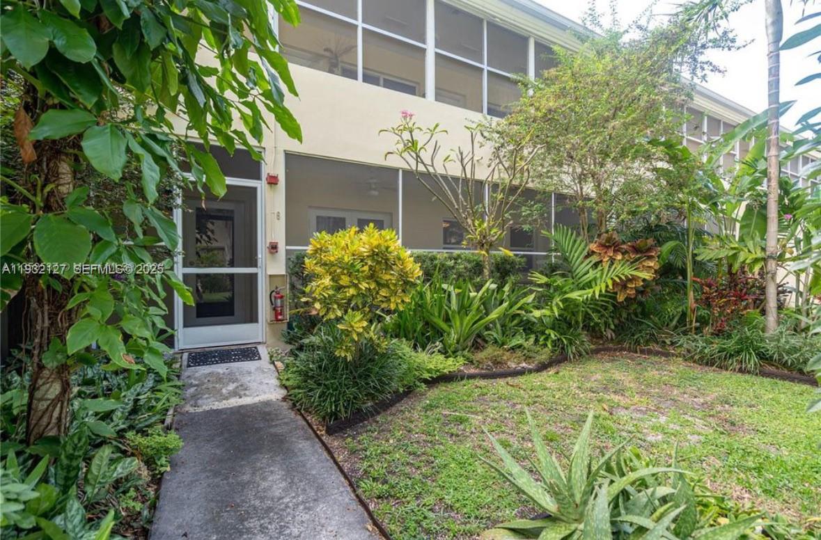 726 NE 92nd St #6L, Miami Shores FL 33138