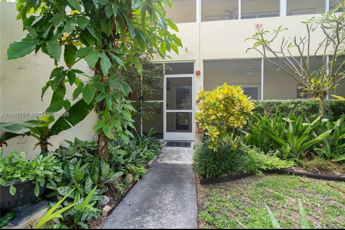 726 NE 92nd St #6L, Miami Shores FL 33138