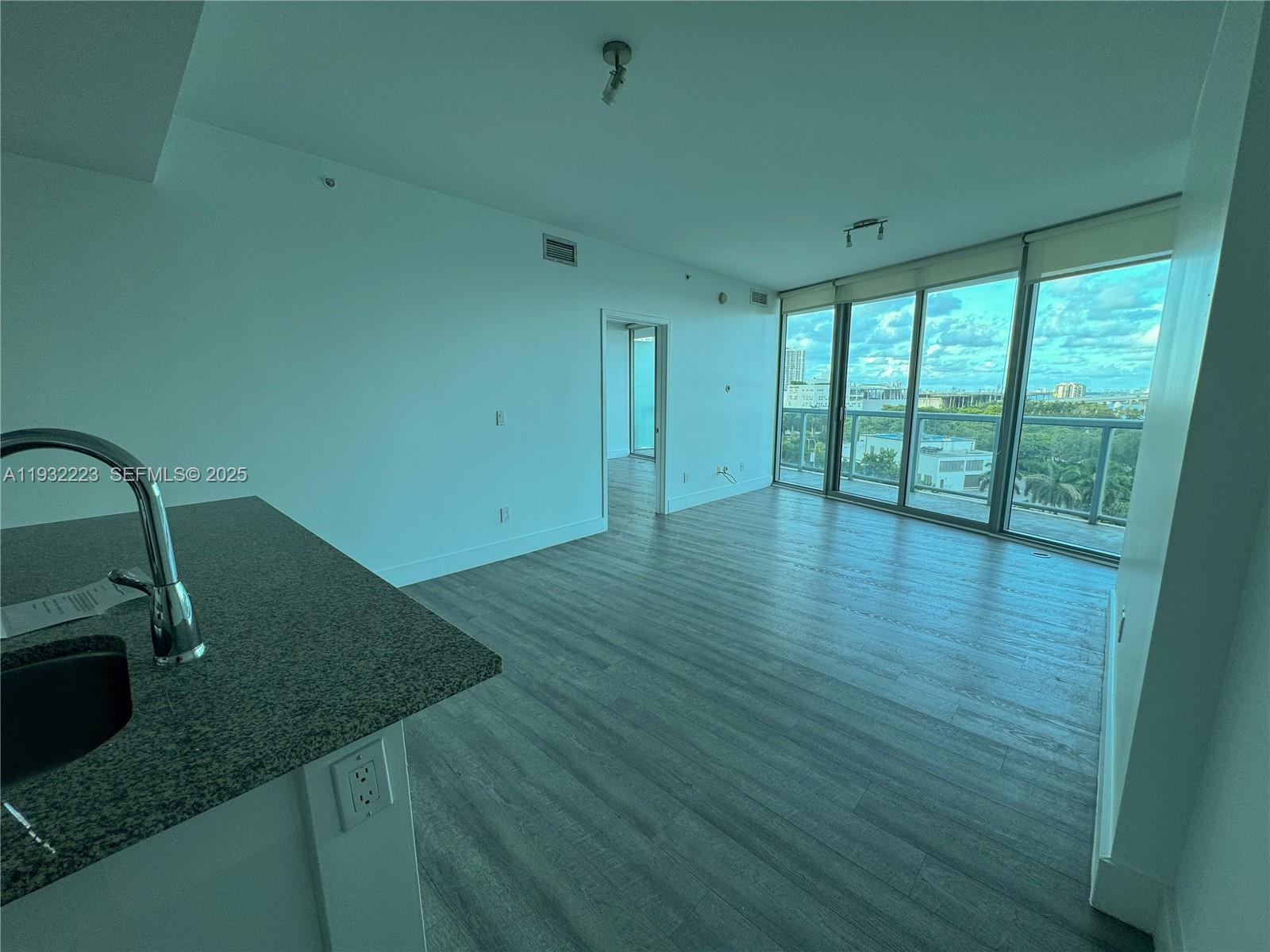 888 Biscayne Blvd #709, Miami FL 33132
