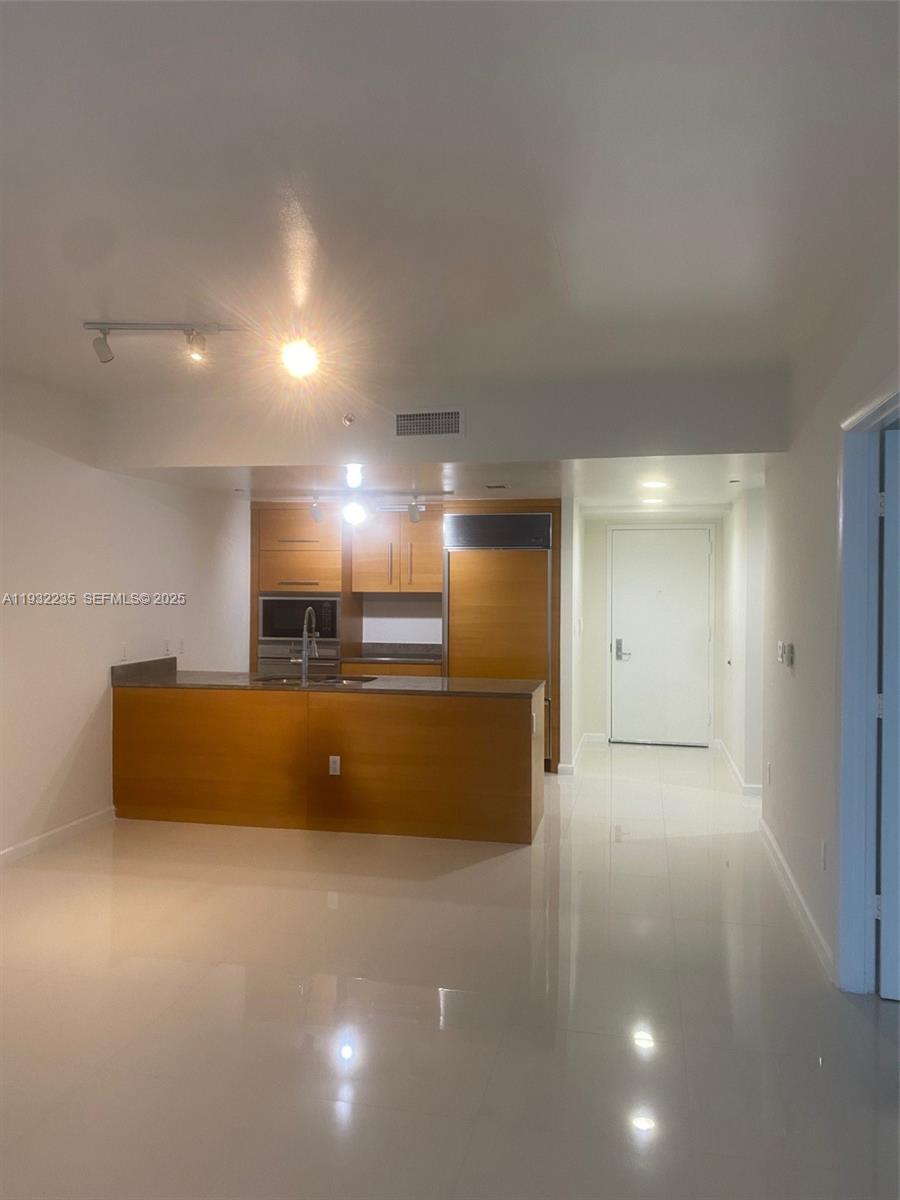 475 Brickell Ave #3414, Miami FL 33131
