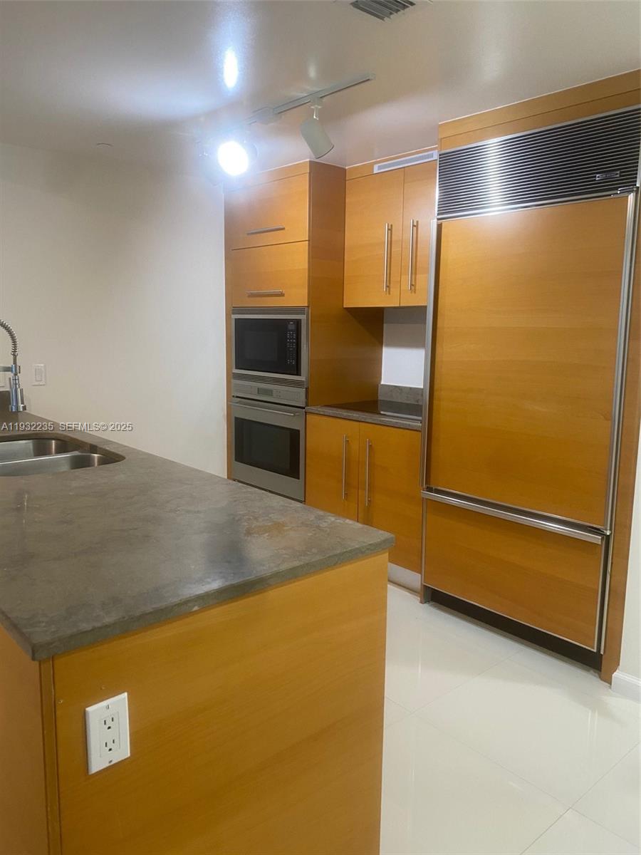 475 Brickell Ave #3414, Miami FL 33131