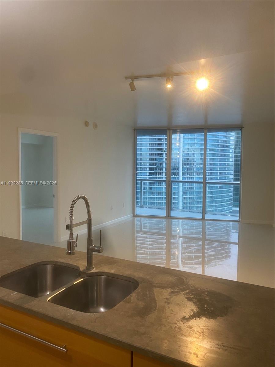 475 Brickell Ave #3414, Miami FL 33131