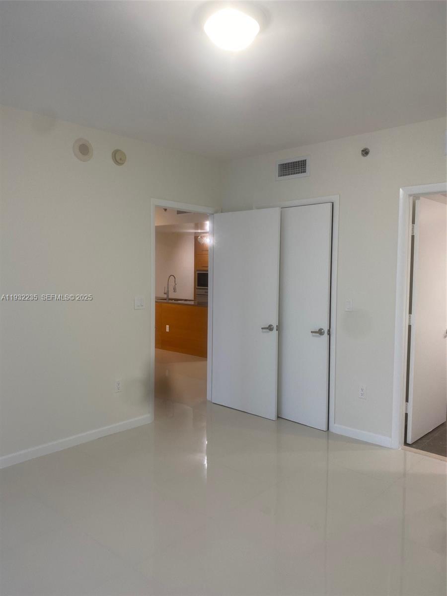 475 Brickell Ave #3414, Miami FL 33131