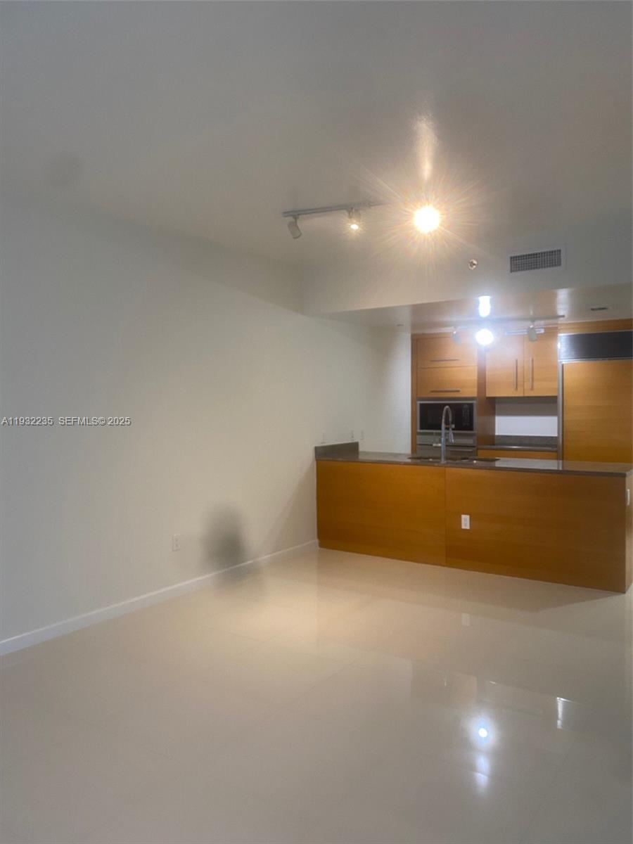 475 Brickell Ave #3414, Miami FL 33131