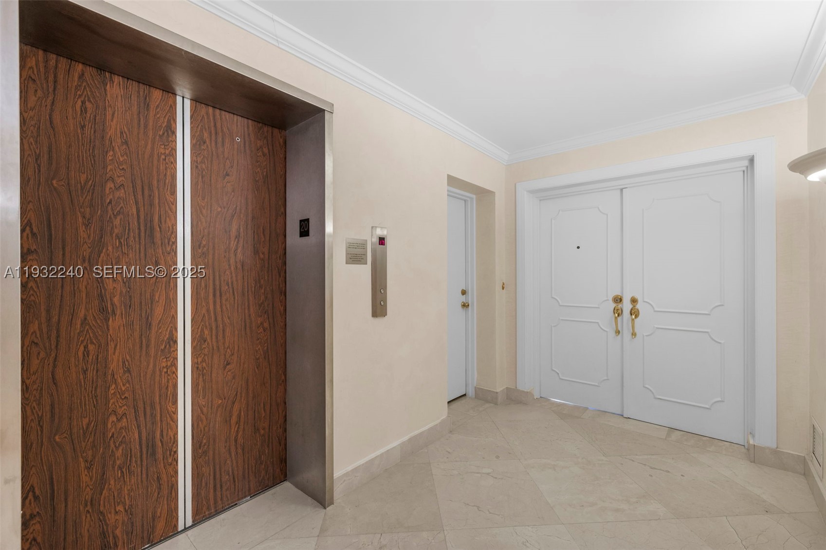 881 Ocean Dr #20A, Key Biscayne FL 33149