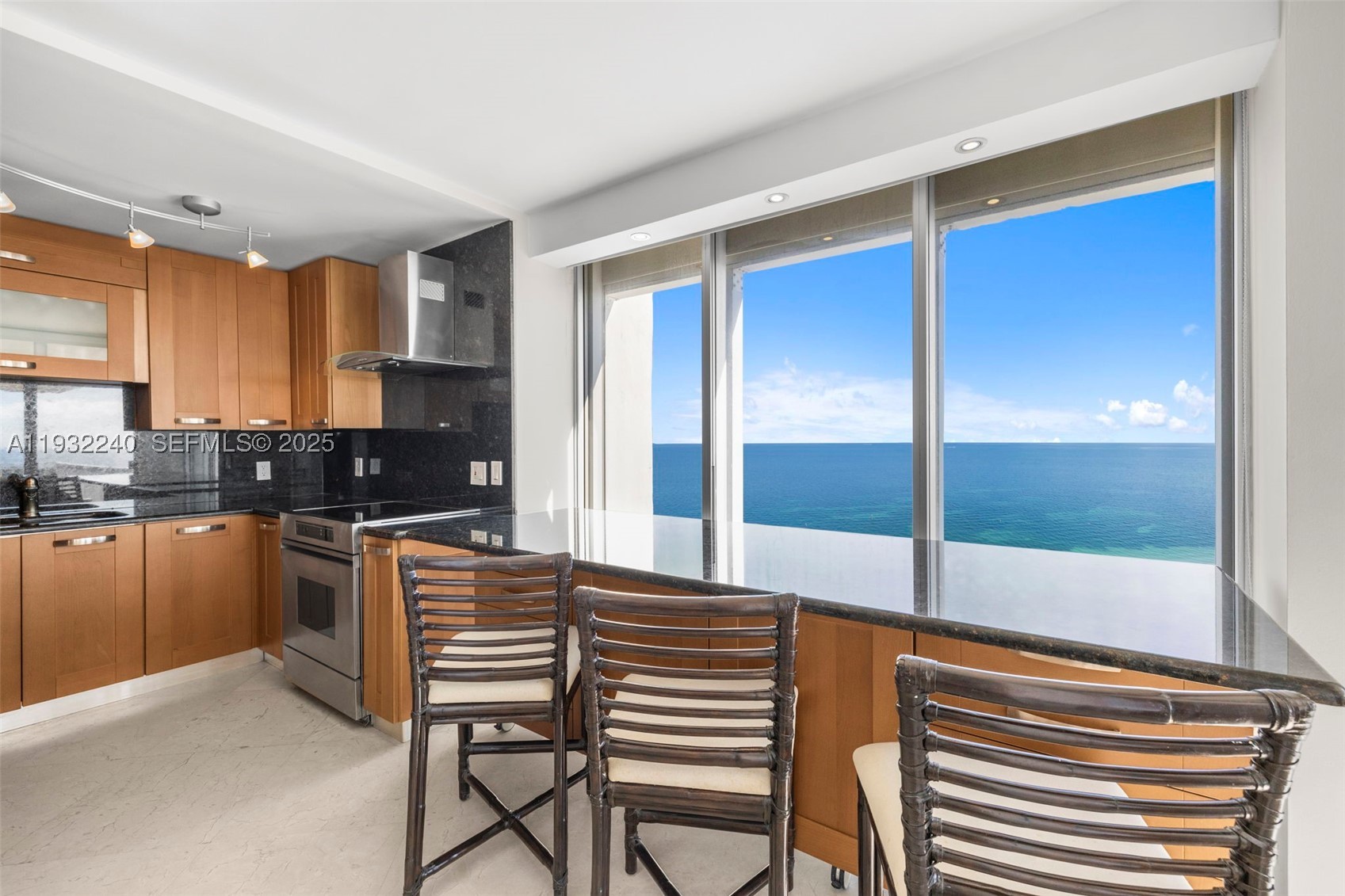 881 Ocean Dr #20A, Key Biscayne FL 33149