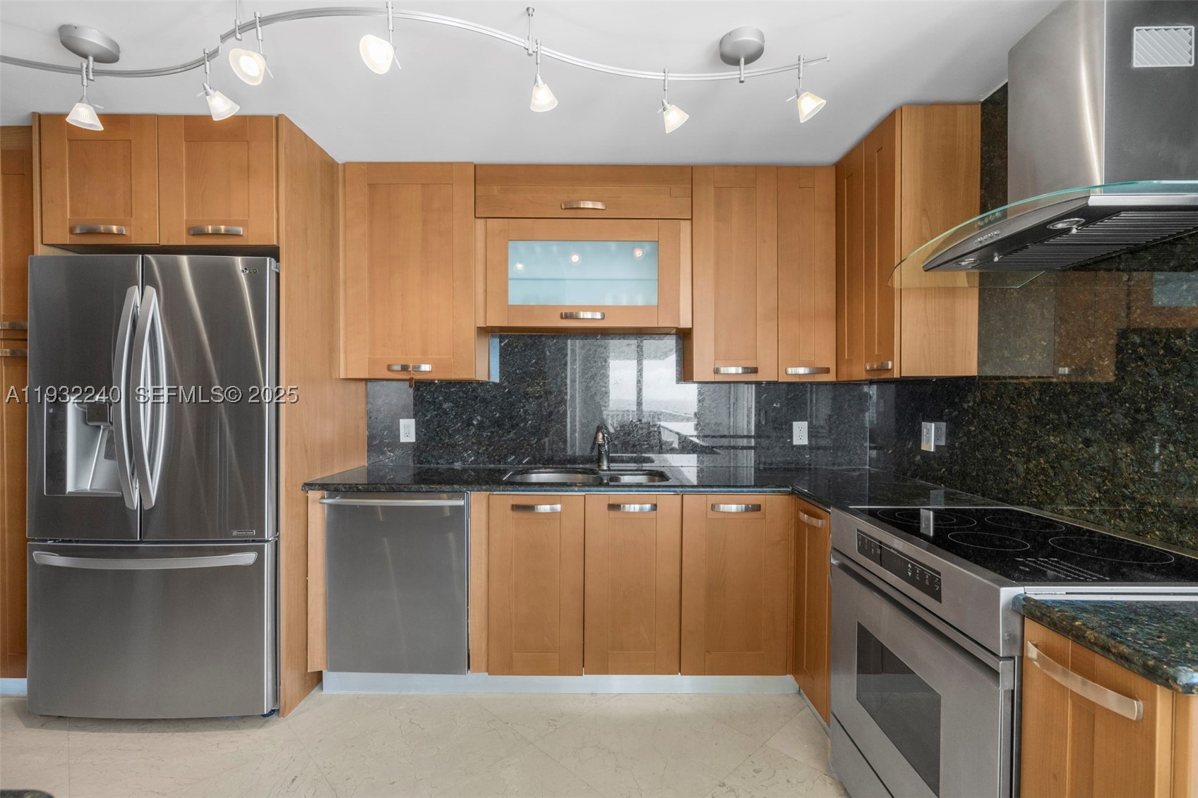881 Ocean Dr #20A, Key Biscayne FL 33149