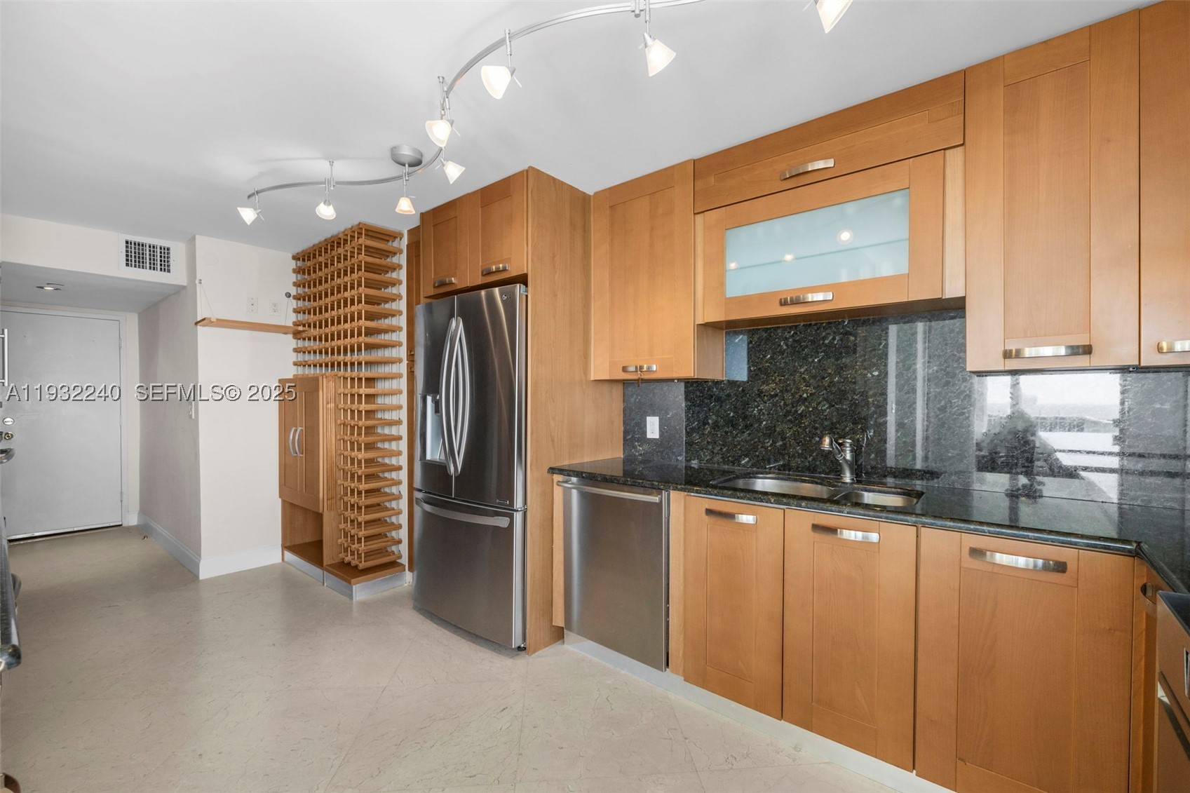 881 Ocean Dr #20A, Key Biscayne FL 33149