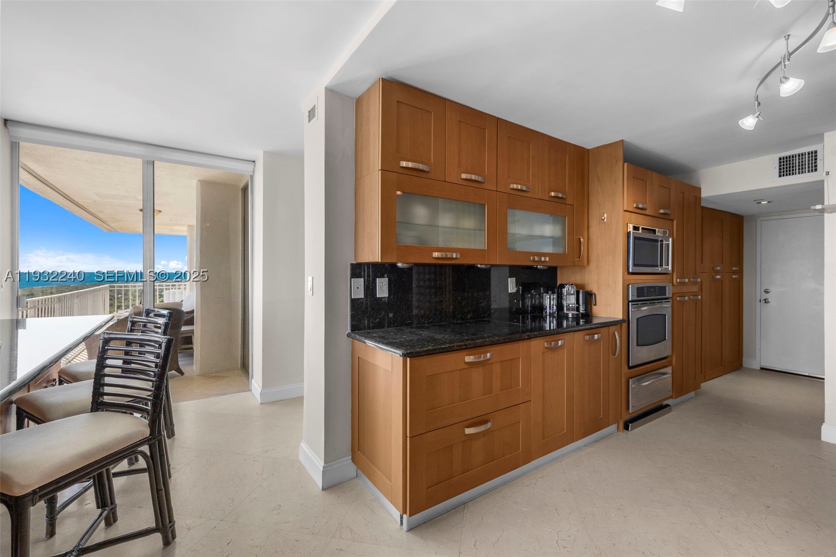 881 Ocean Dr #20A, Key Biscayne FL 33149