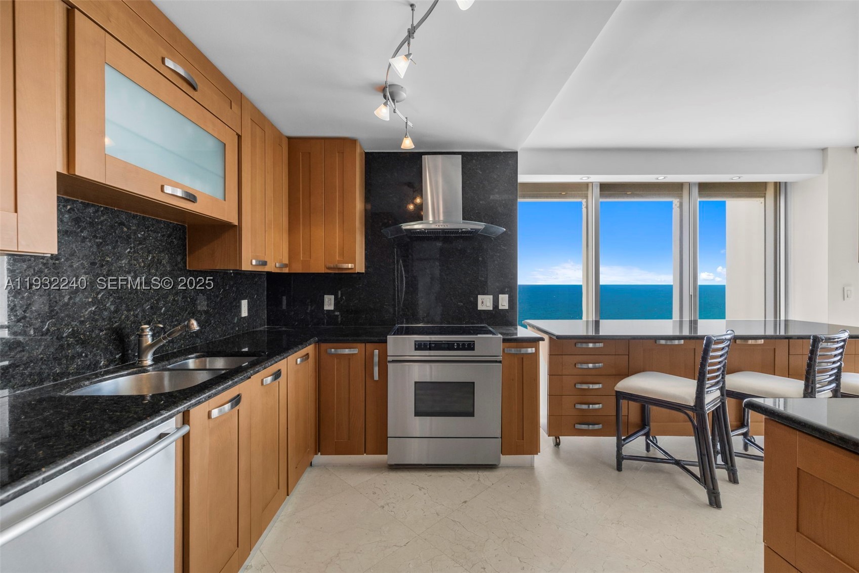 881 Ocean Dr #20A, Key Biscayne FL 33149