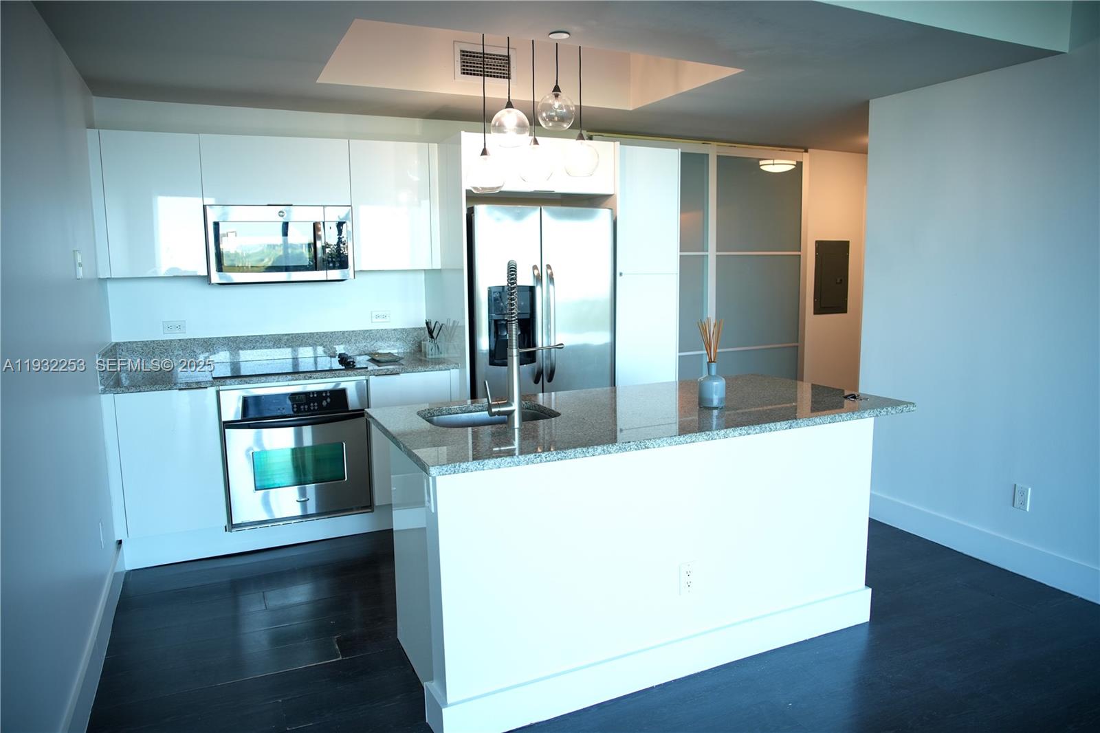 888 Biscayne Blvd #609, Miami FL 33132