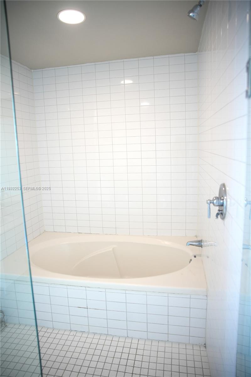 888 Biscayne Blvd #609, Miami FL 33132