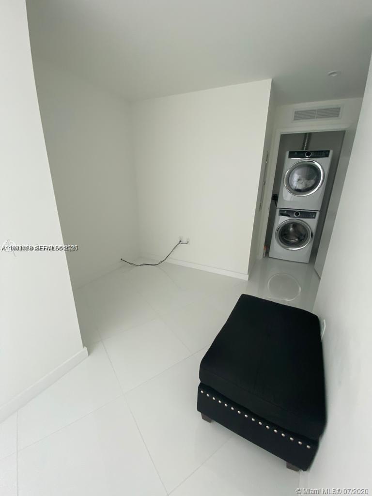 Miami FL 33128 - A11932328