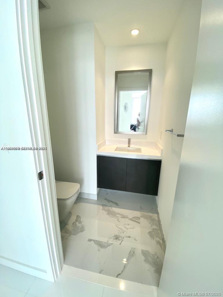 Miami FL 33128 - A11932328