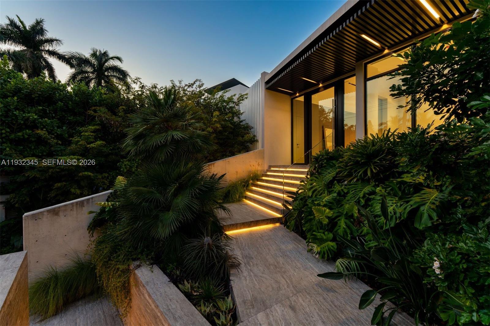 1413 N Venetian, Miami FL 33139