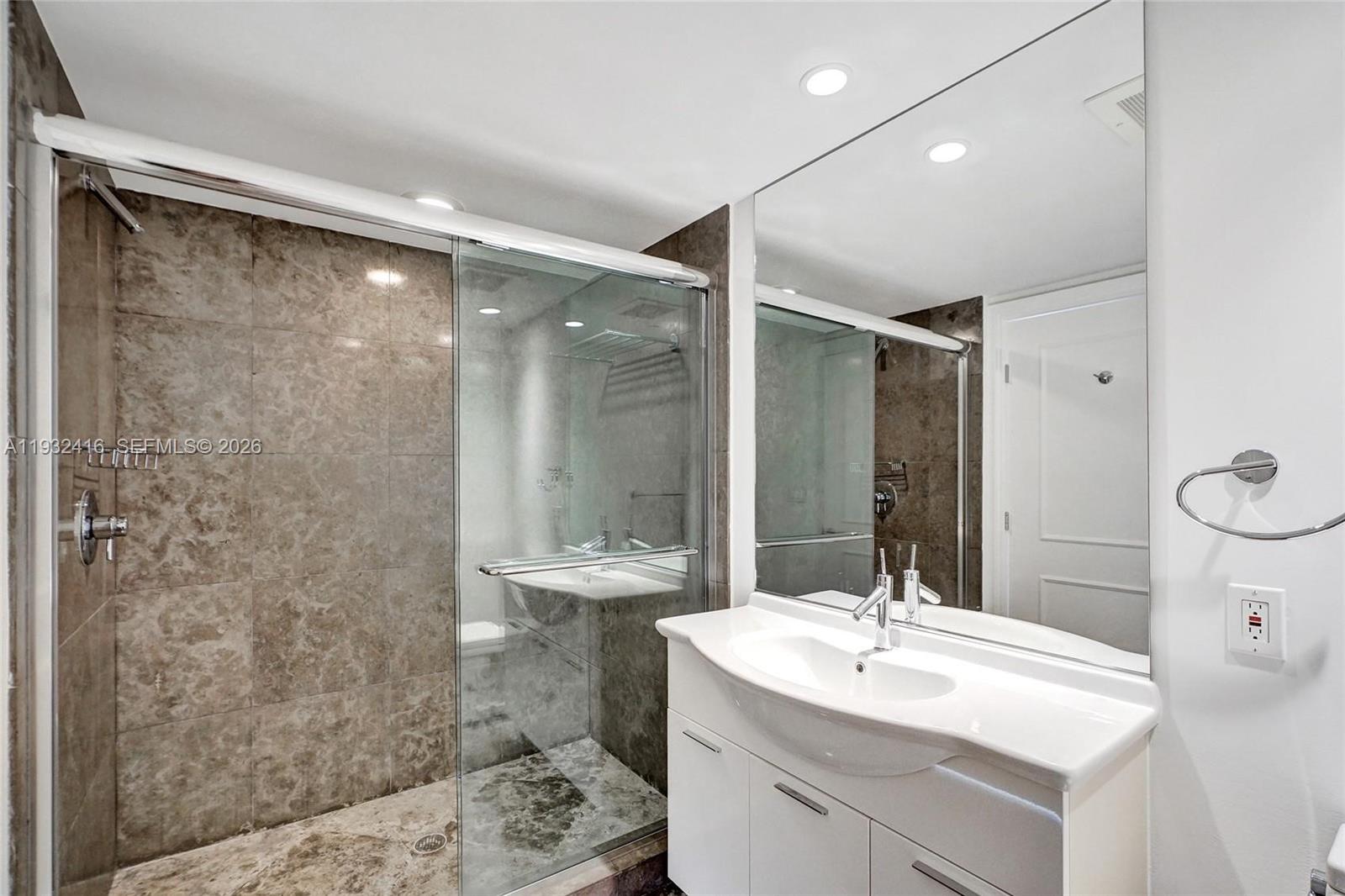 495 Brickell Ave #2301, Miami FL 33131