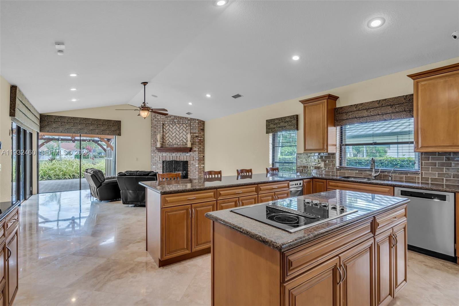 7840 NW 86th Ter, Tamarac FL 33321