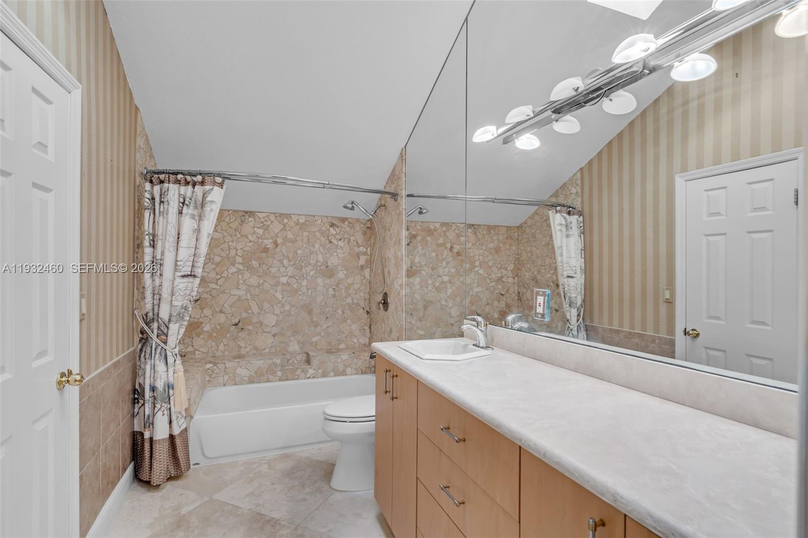 7840 NW 86th Ter, Tamarac FL 33321