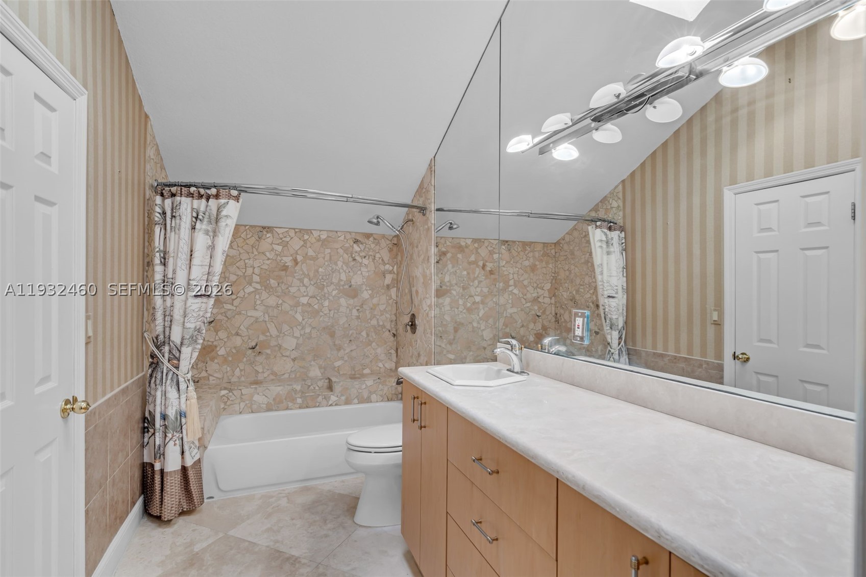 7840 NW 86th Ter, Tamarac FL 33321