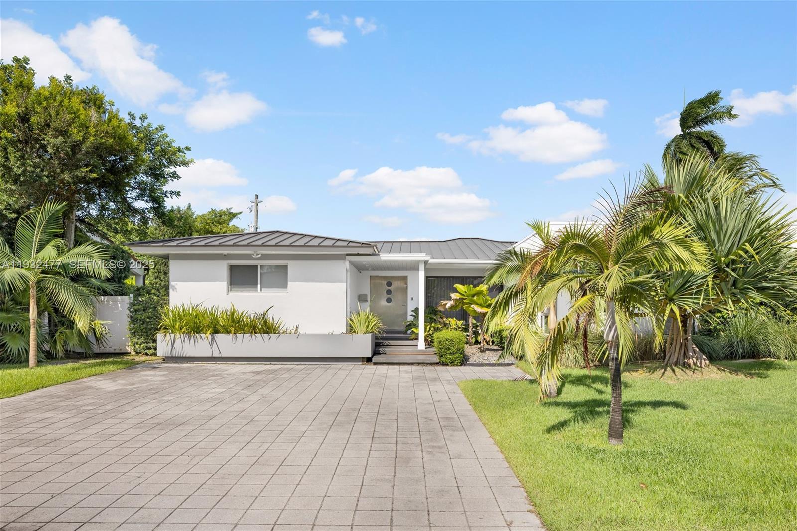 6420 Pinetree Drive Cir, Miami Beach FL 33141