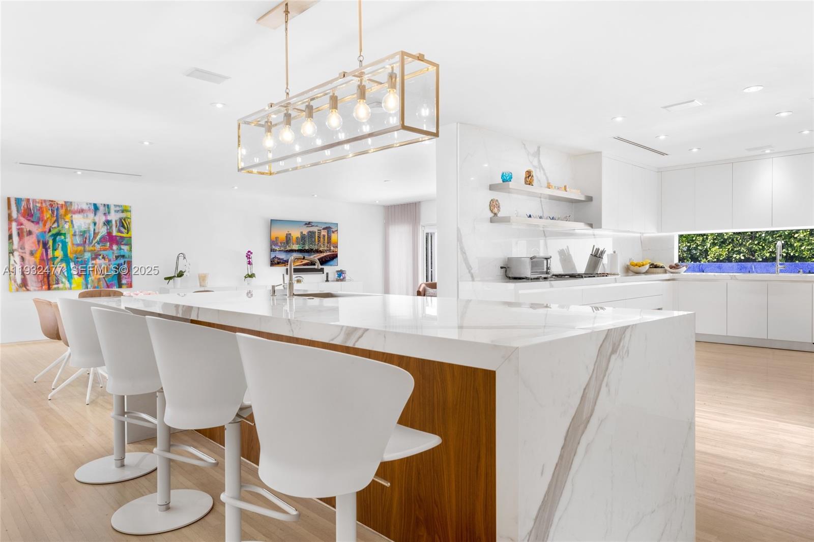 6420 Pinetree Drive Cir, Miami Beach FL 33141