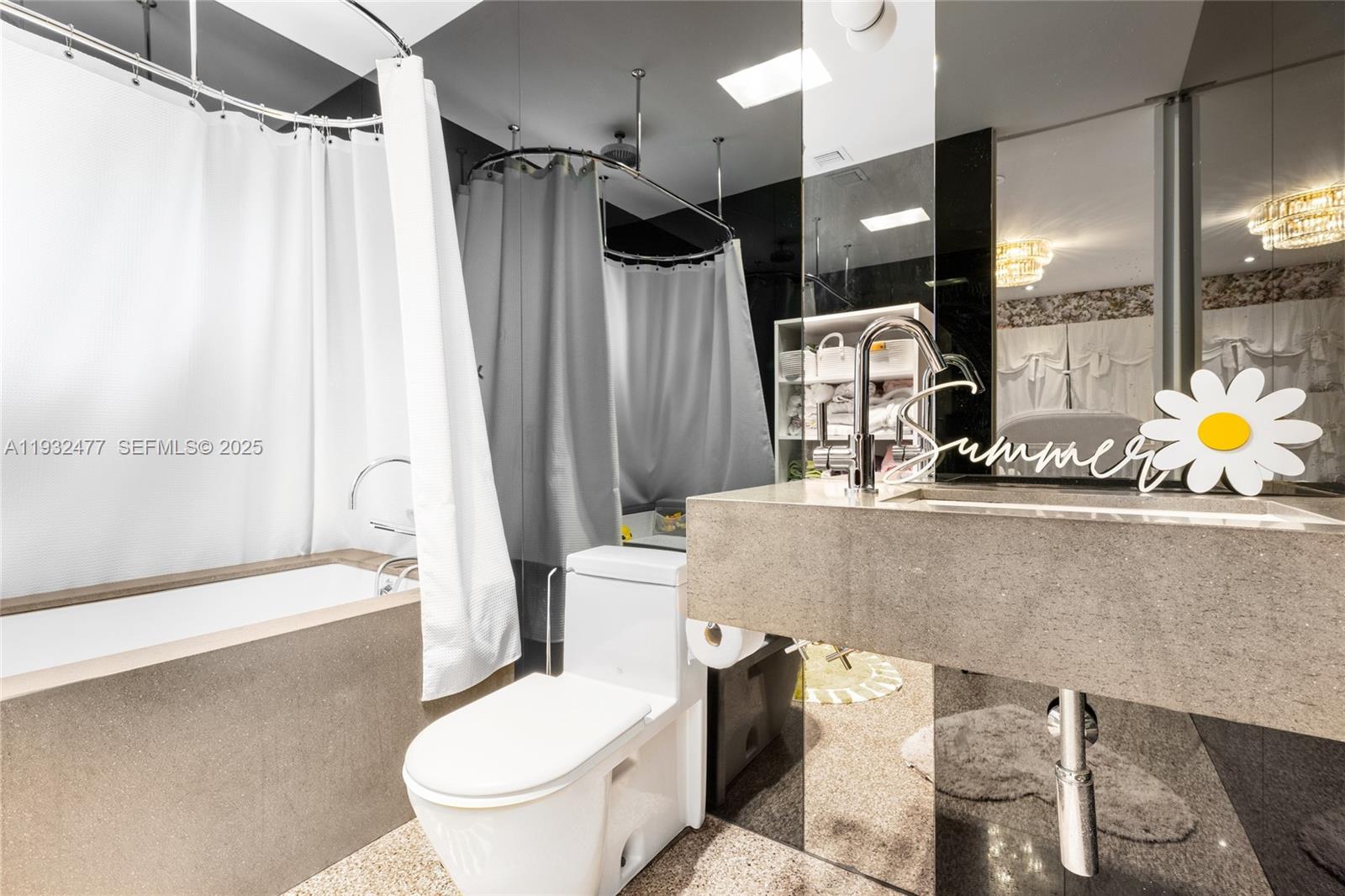 6420 Pinetree Drive Cir, Miami Beach FL 33141