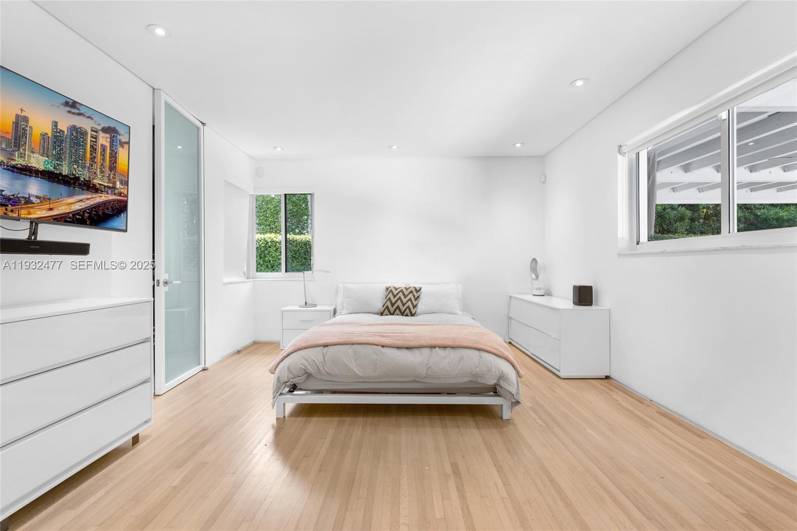 6420 Pinetree Drive Cir, Miami Beach FL 33141