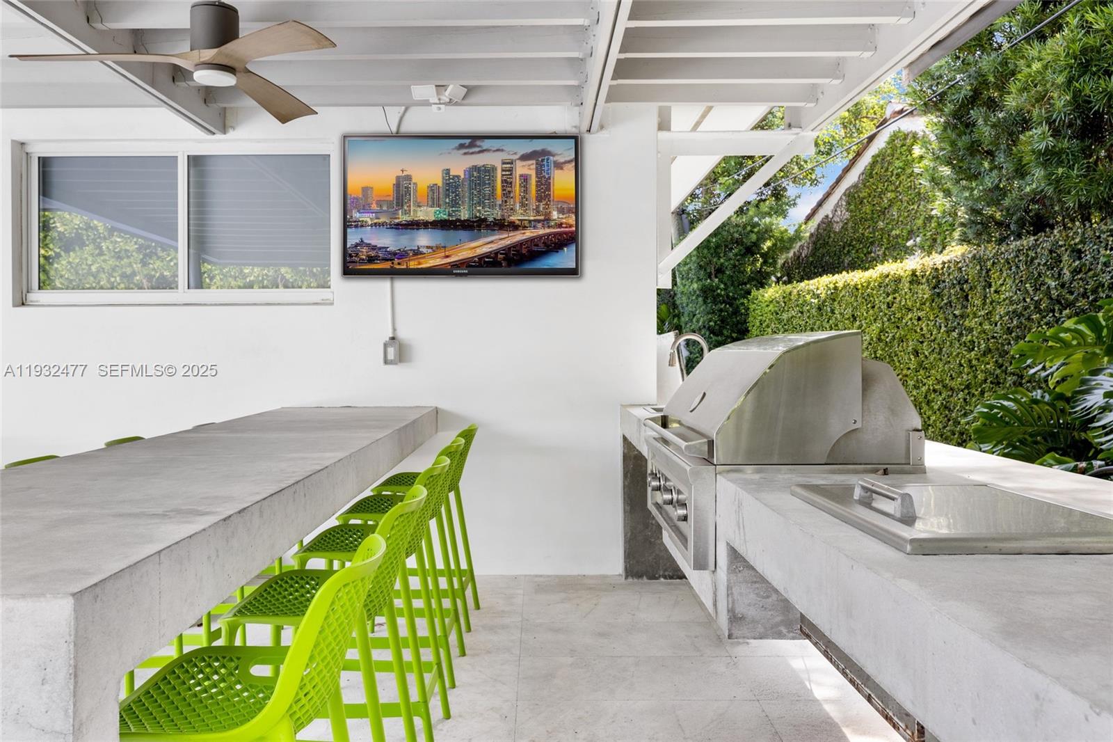 6420 Pinetree Drive Cir, Miami Beach FL 33141