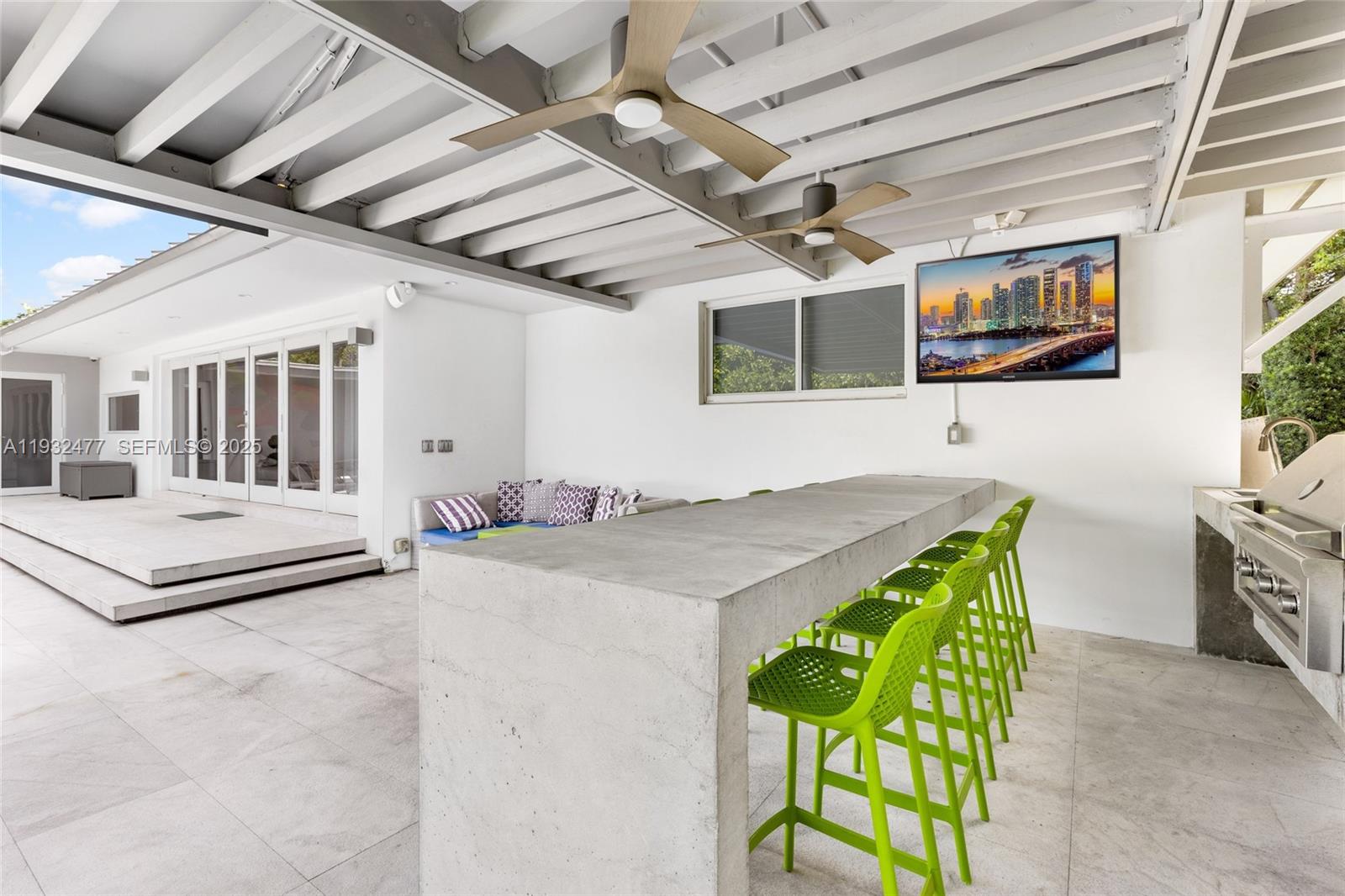 6420 Pinetree Drive Cir, Miami Beach FL 33141