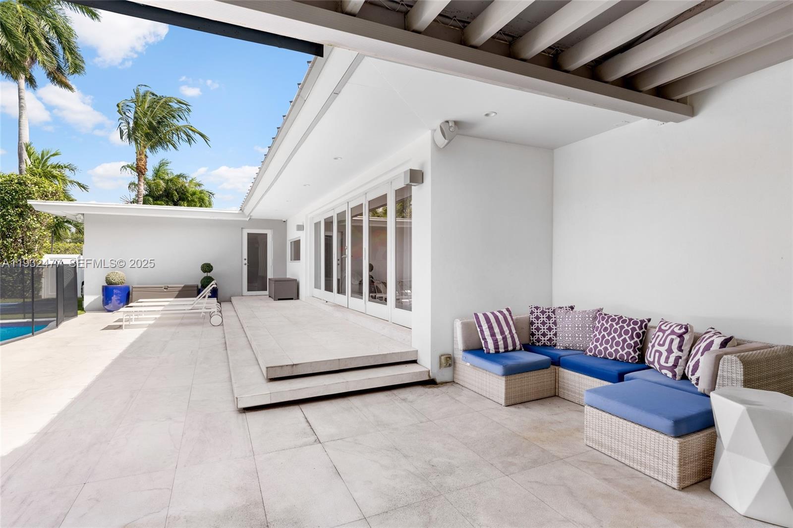 6420 Pinetree Drive Cir, Miami Beach FL 33141
