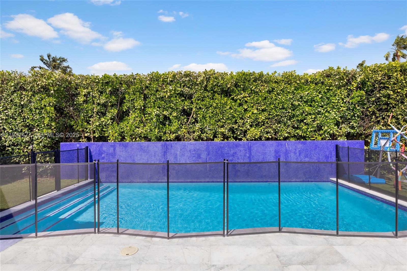 6420 Pinetree Drive Cir, Miami Beach FL 33141