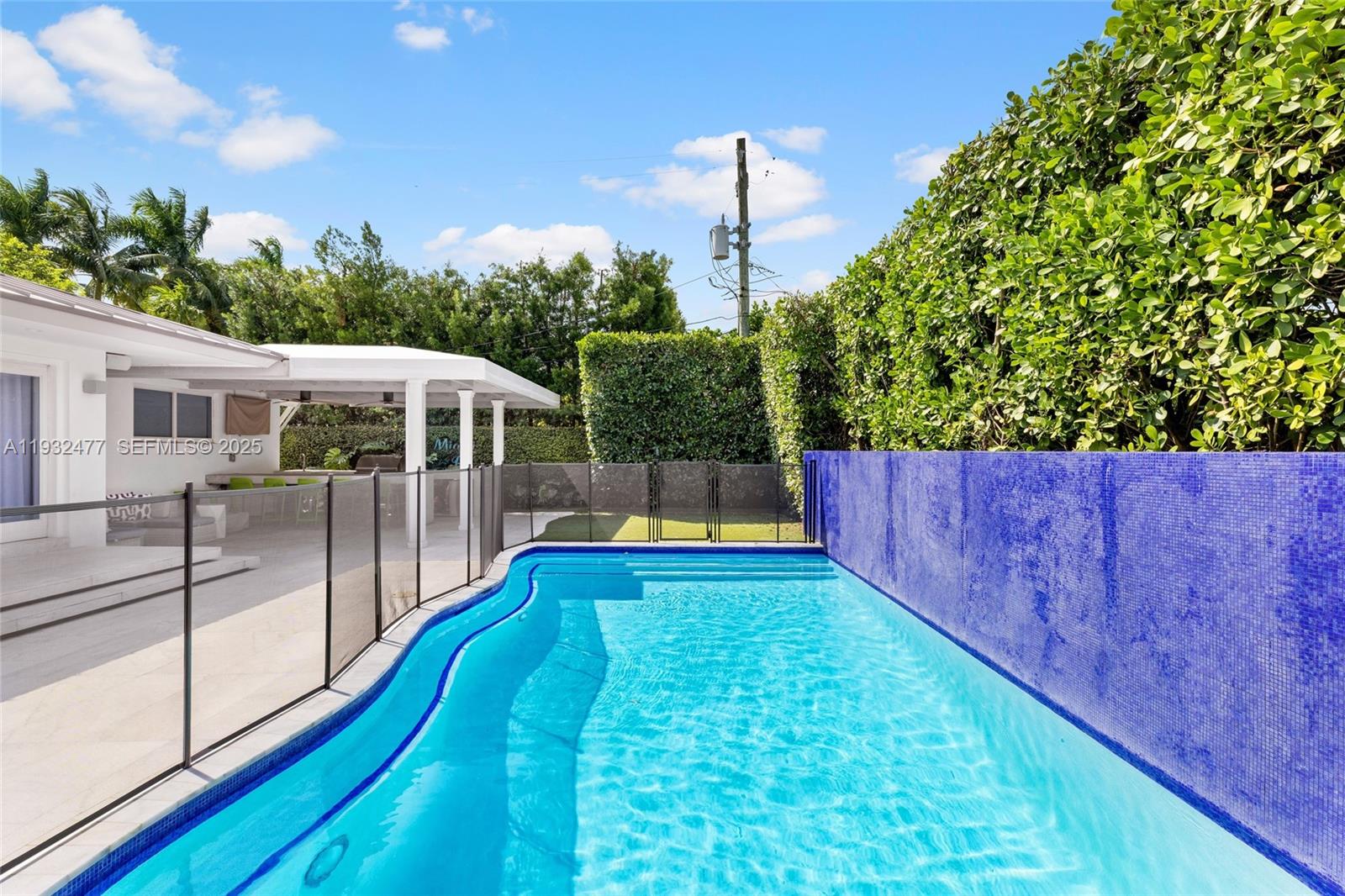 6420 Pinetree Drive Cir, Miami Beach FL 33141