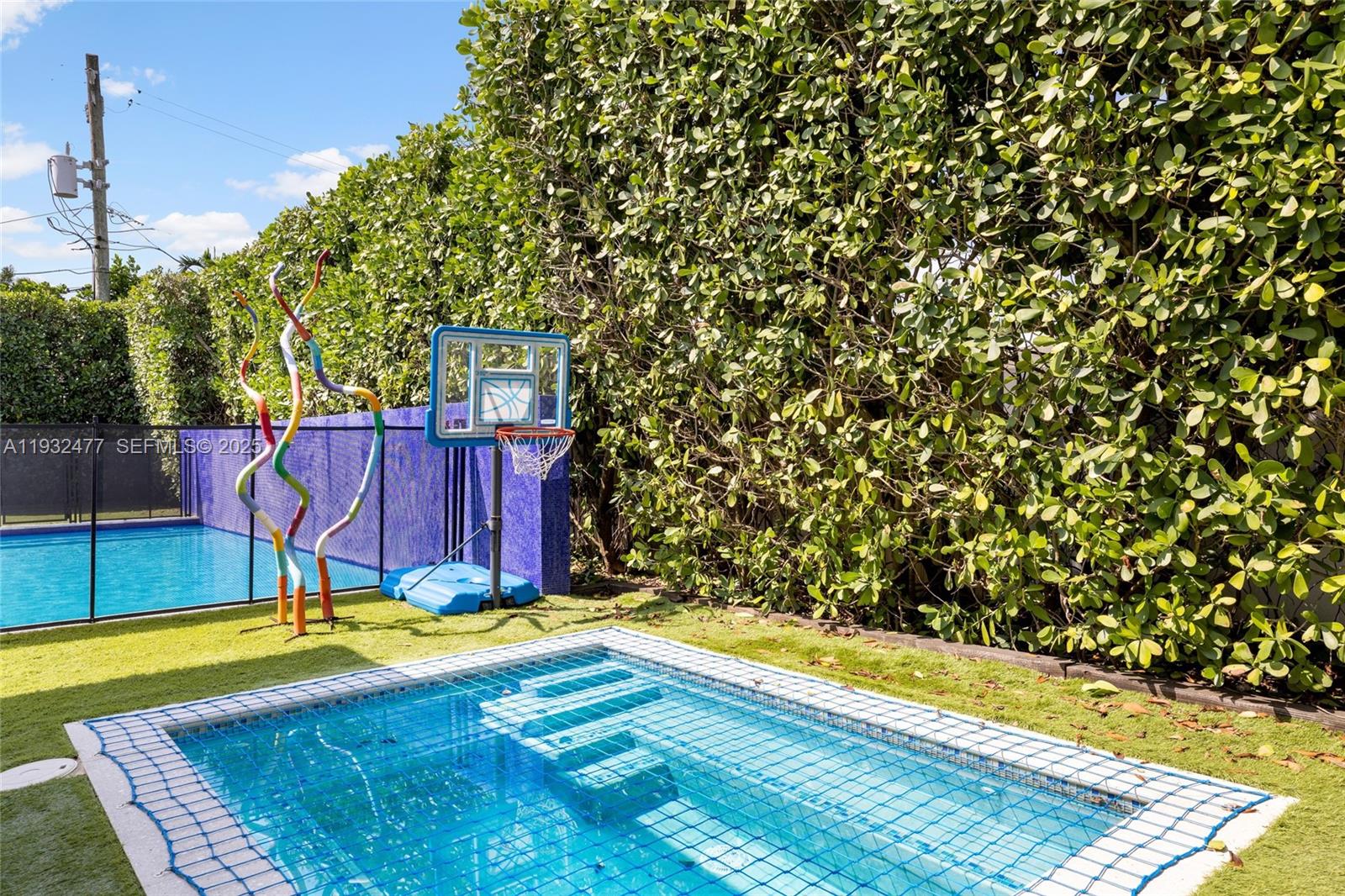 6420 Pinetree Drive Cir, Miami Beach FL 33141