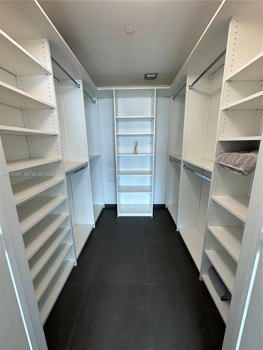 888 Biscayne Blvd #4302, Miami FL 33132