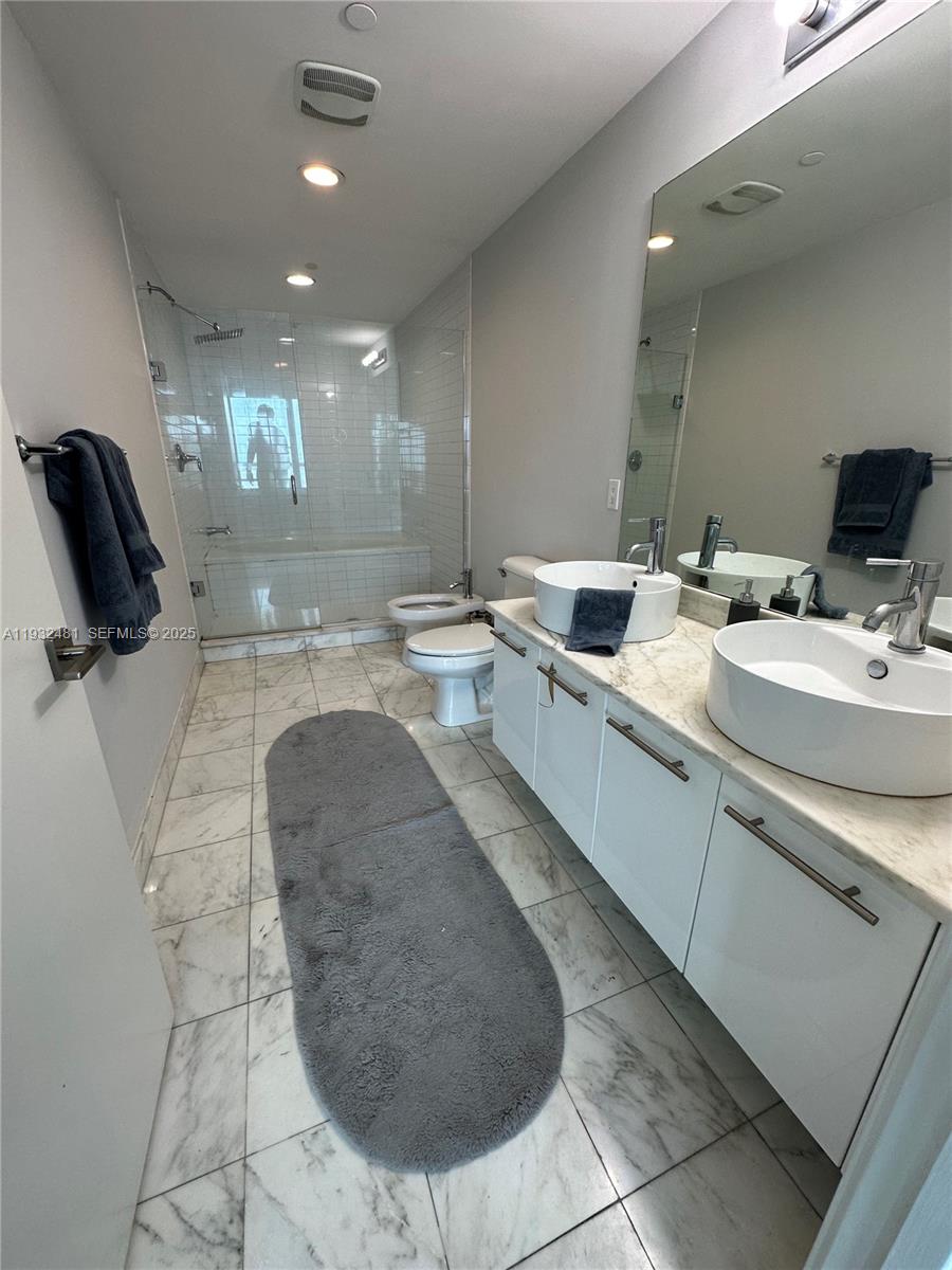 888 Biscayne Blvd #4302, Miami FL 33132