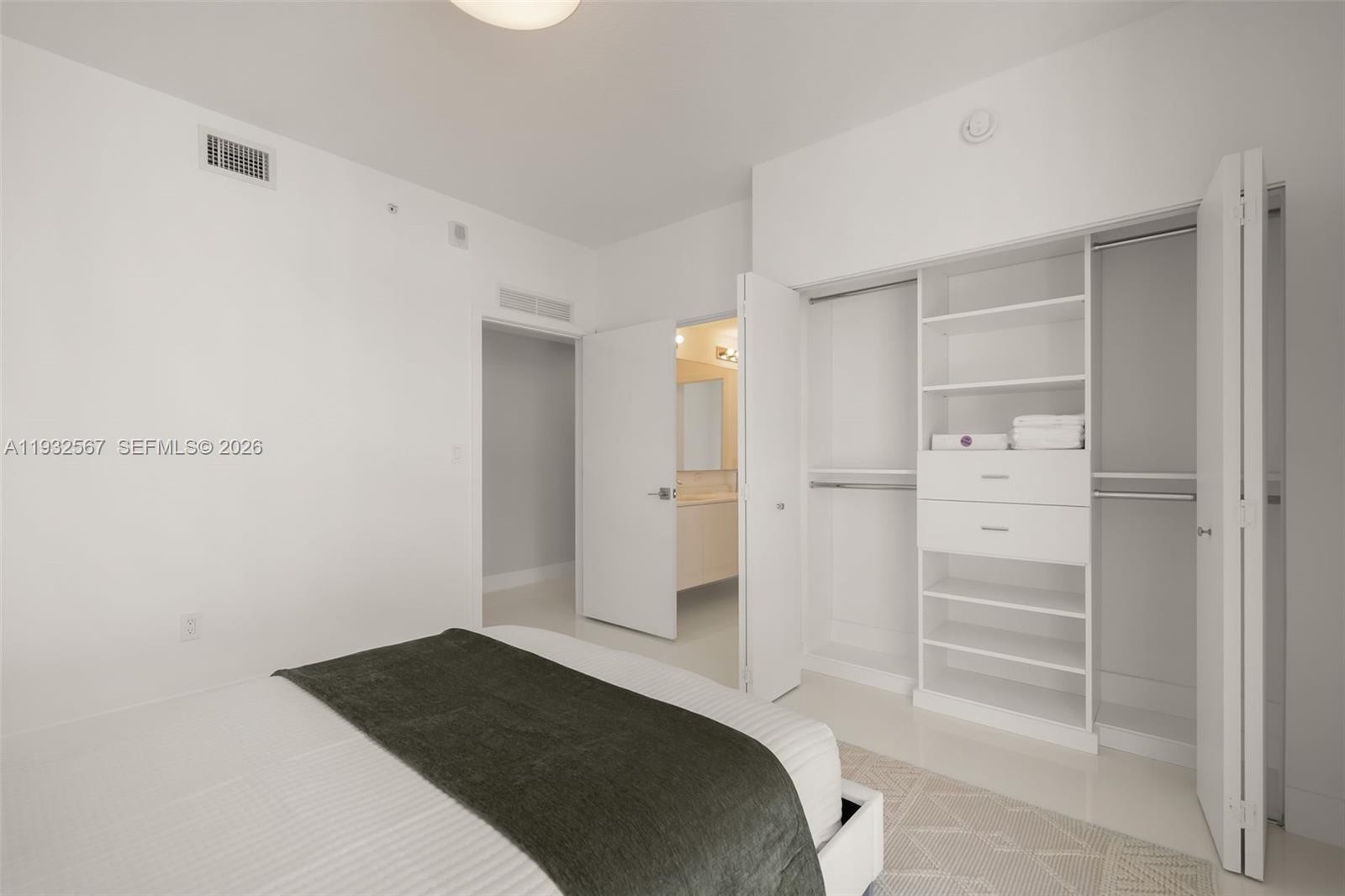 600 NE 27th St #2401, Miami FL 33137