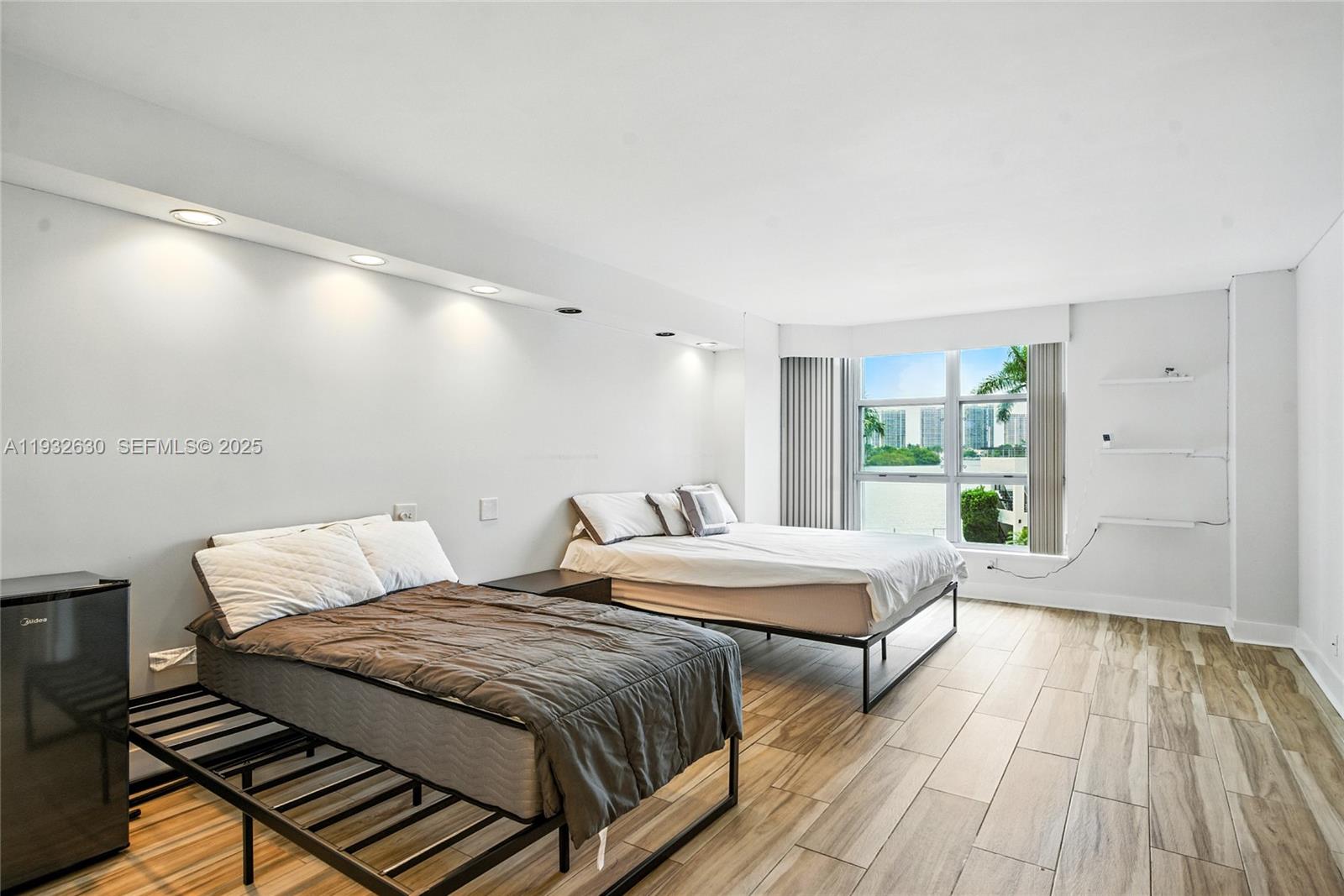 3600 Mystic Pointe Dr #305, Aventura FL 33180