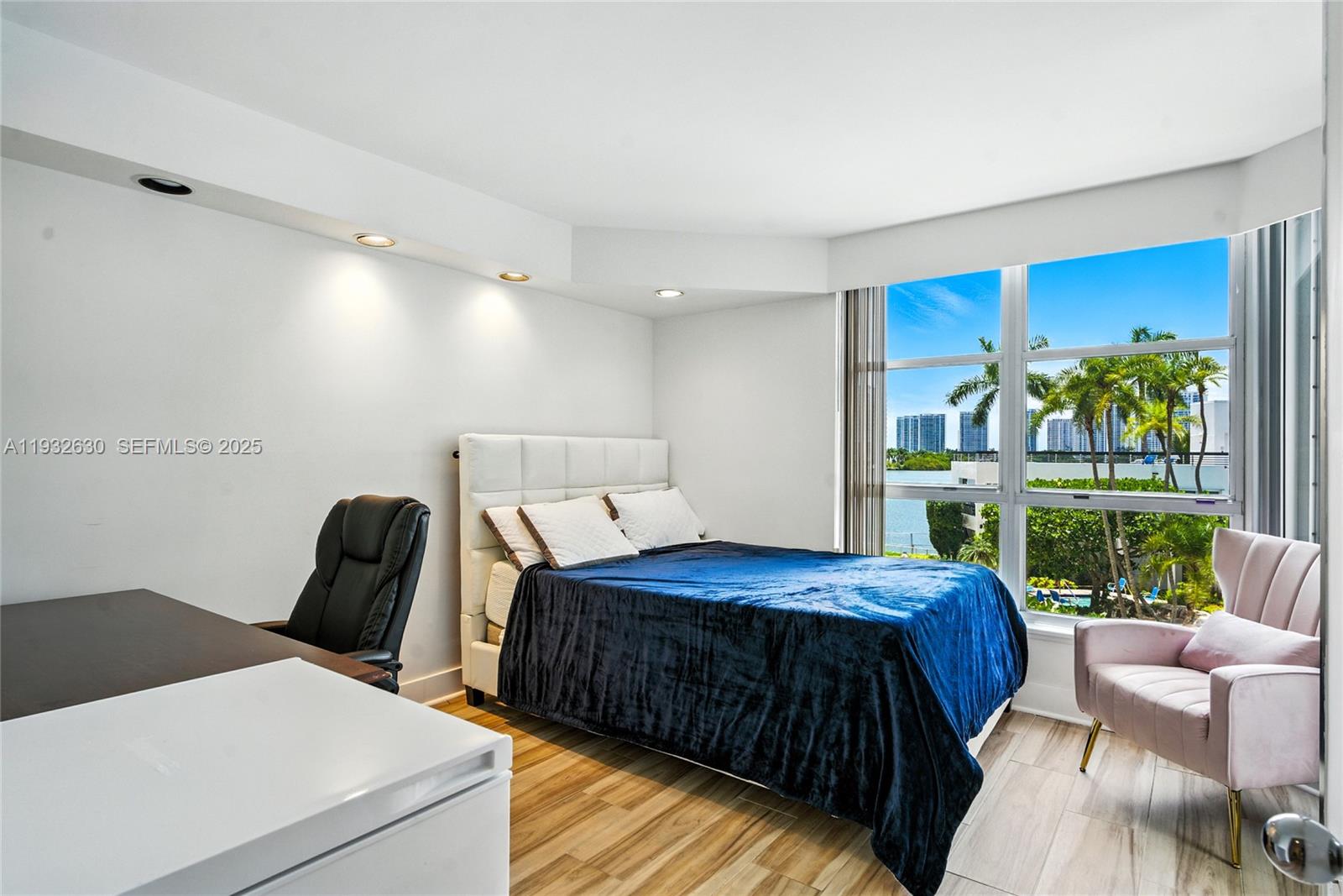 3600 Mystic Pointe Dr #305, Aventura FL 33180