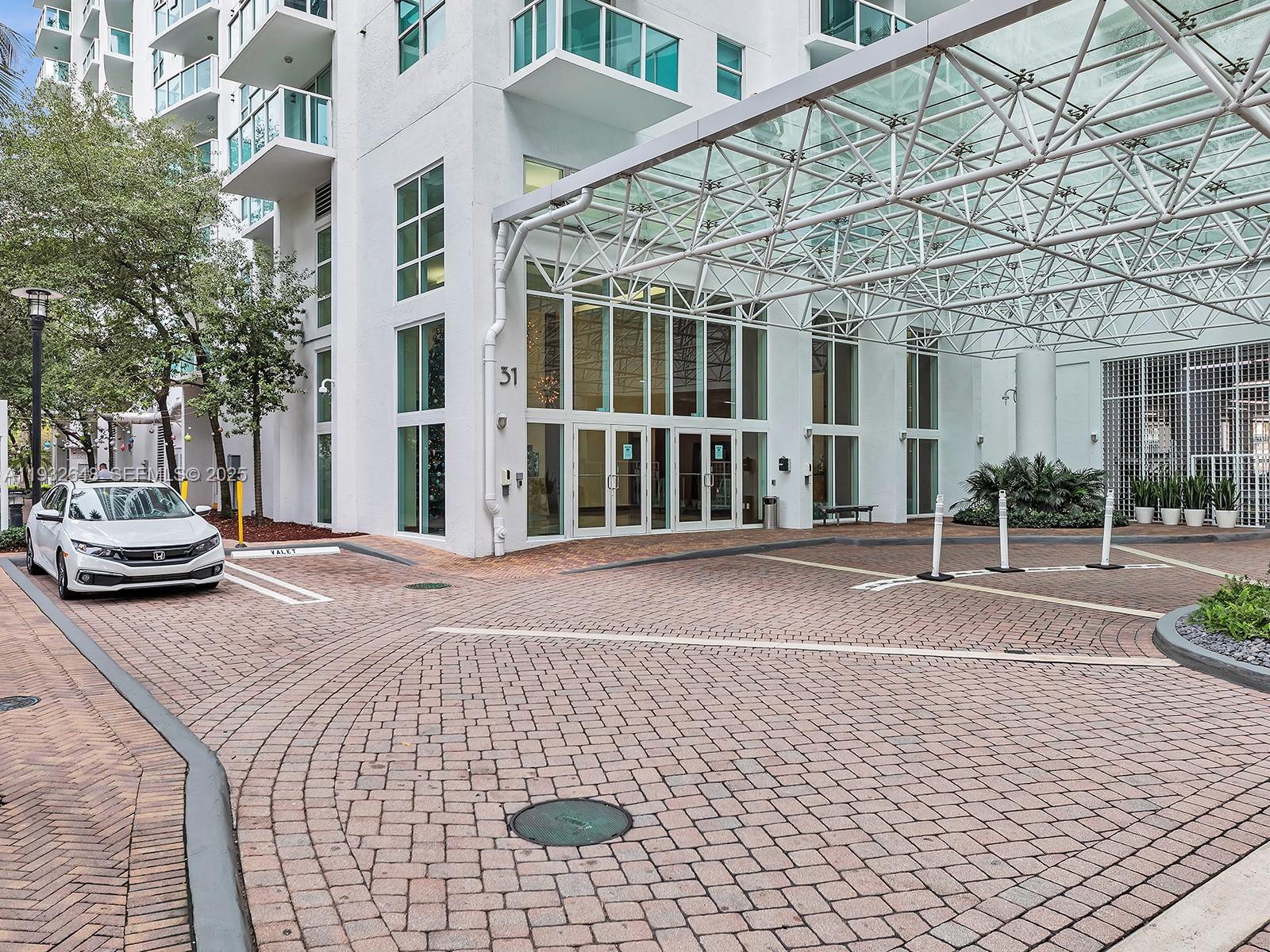 31 SE 5th St #2911, Miami FL 33131