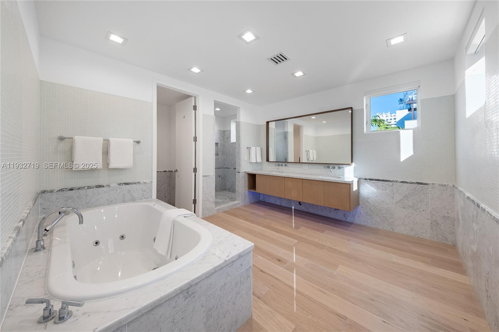 6109 W Laguna Dr W #6109, Miami Beach FL 33141