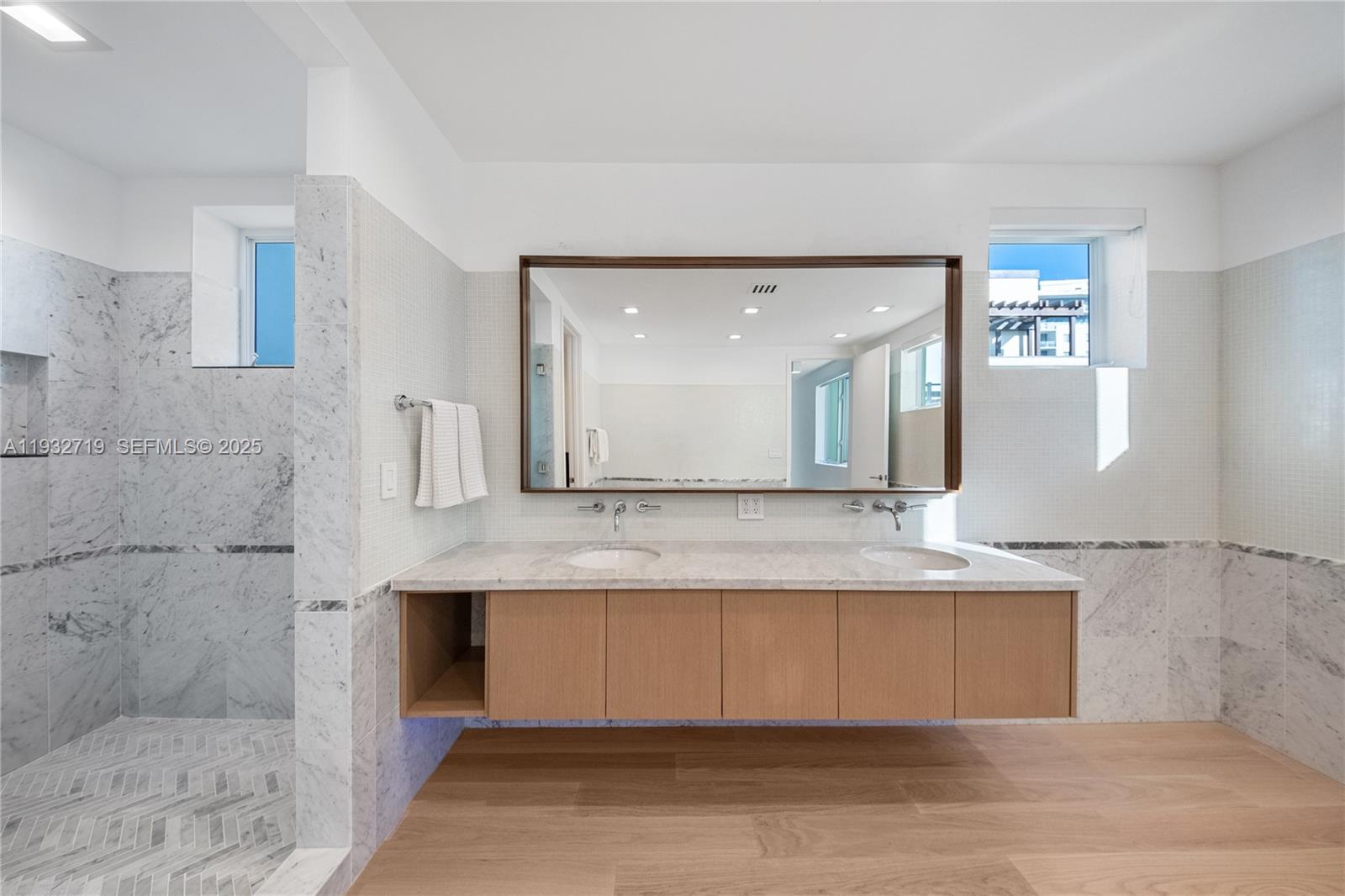 6109 W Laguna Dr W #6109, Miami Beach FL 33141