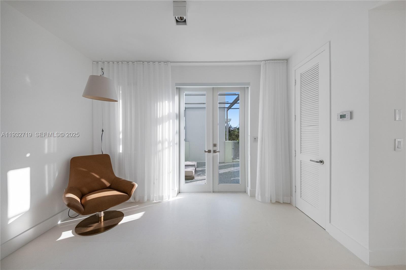 6109 W Laguna Dr W #6109, Miami Beach FL 33141