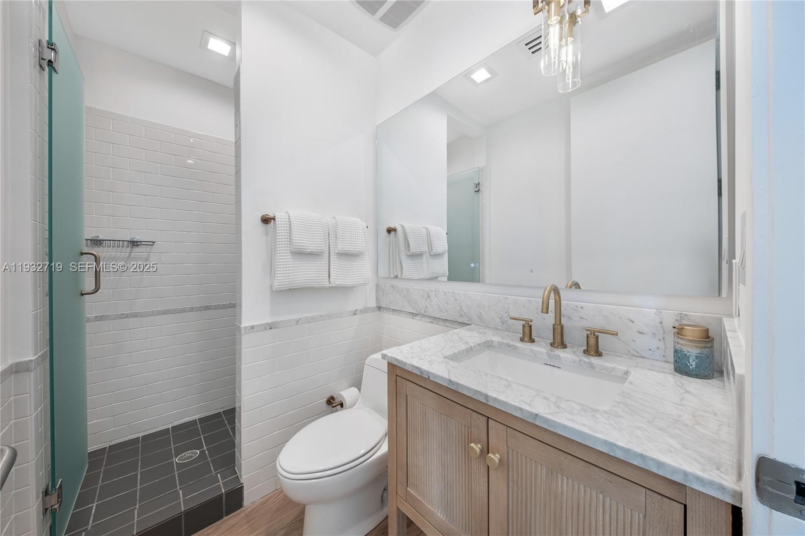 6109 W Laguna Dr W #6109, Miami Beach FL 33141