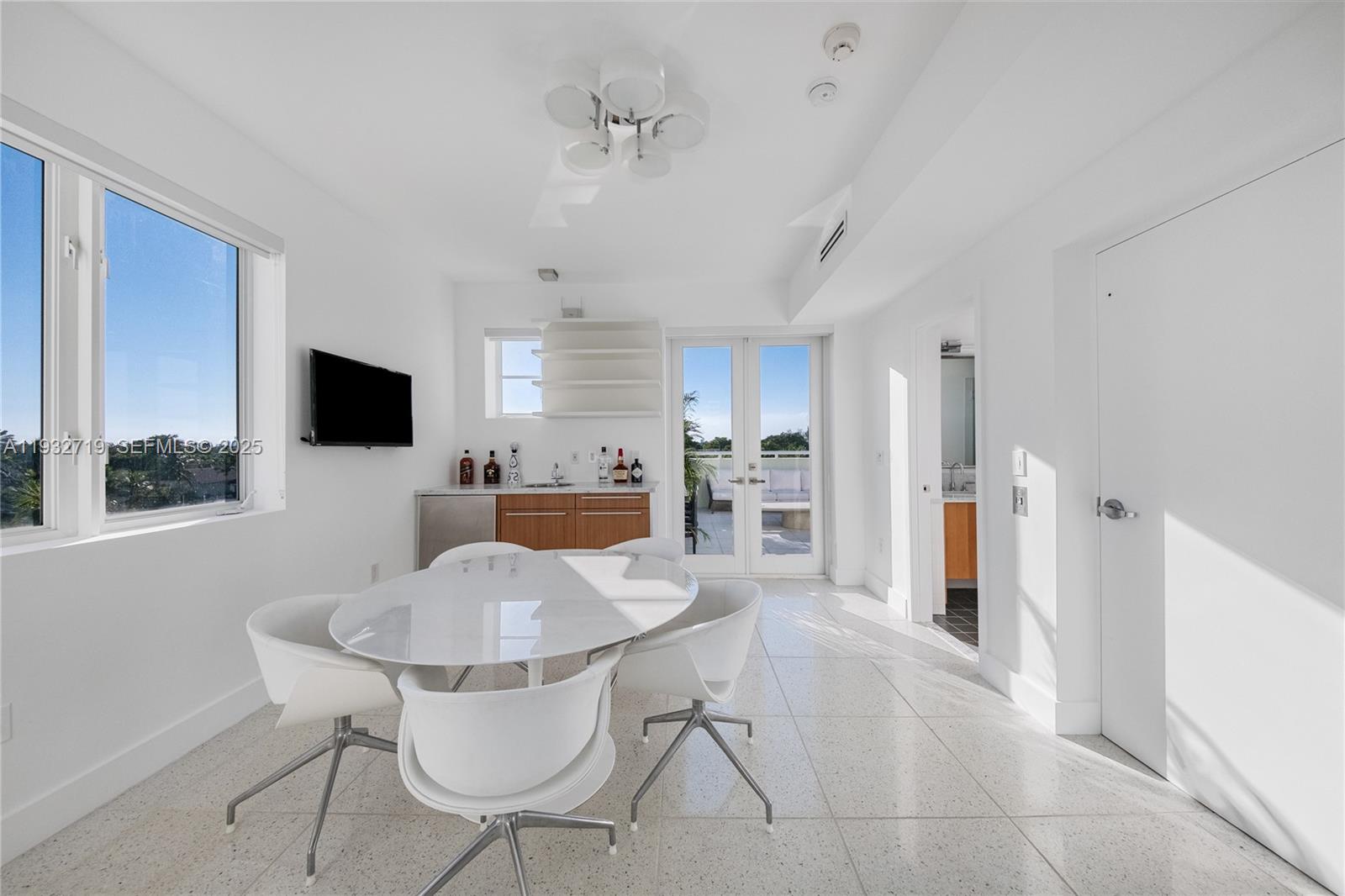 6109 W Laguna Dr W #6109, Miami Beach FL 33141