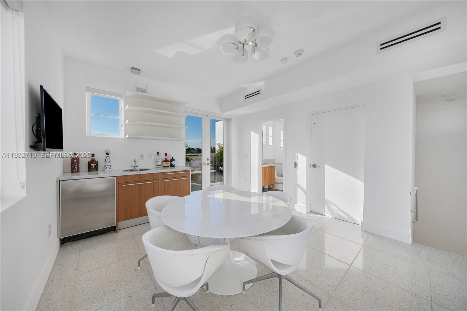 6109 W Laguna Dr W #6109, Miami Beach FL 33141