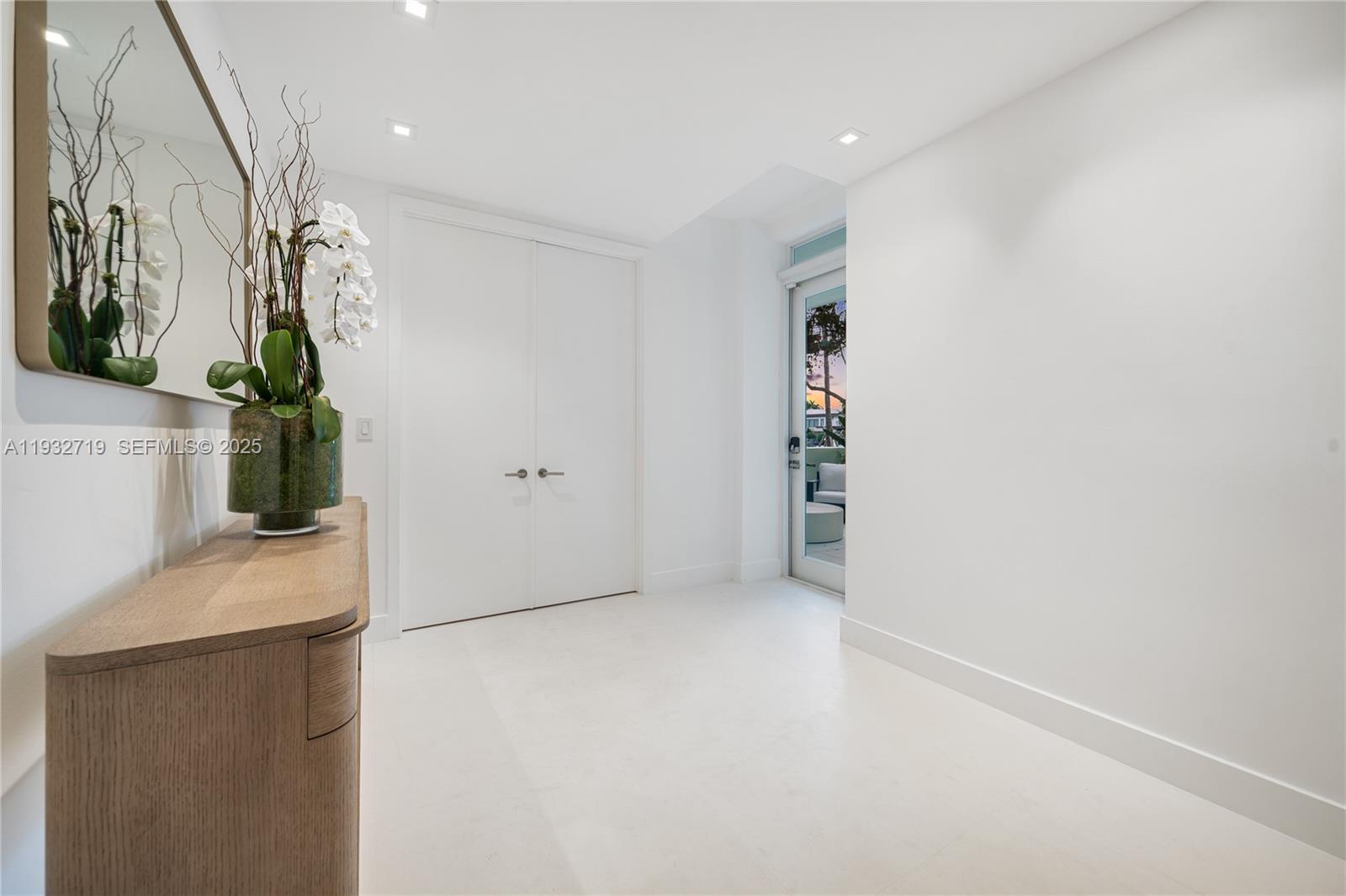 6109 W Laguna Dr W #6109, Miami Beach FL 33141
