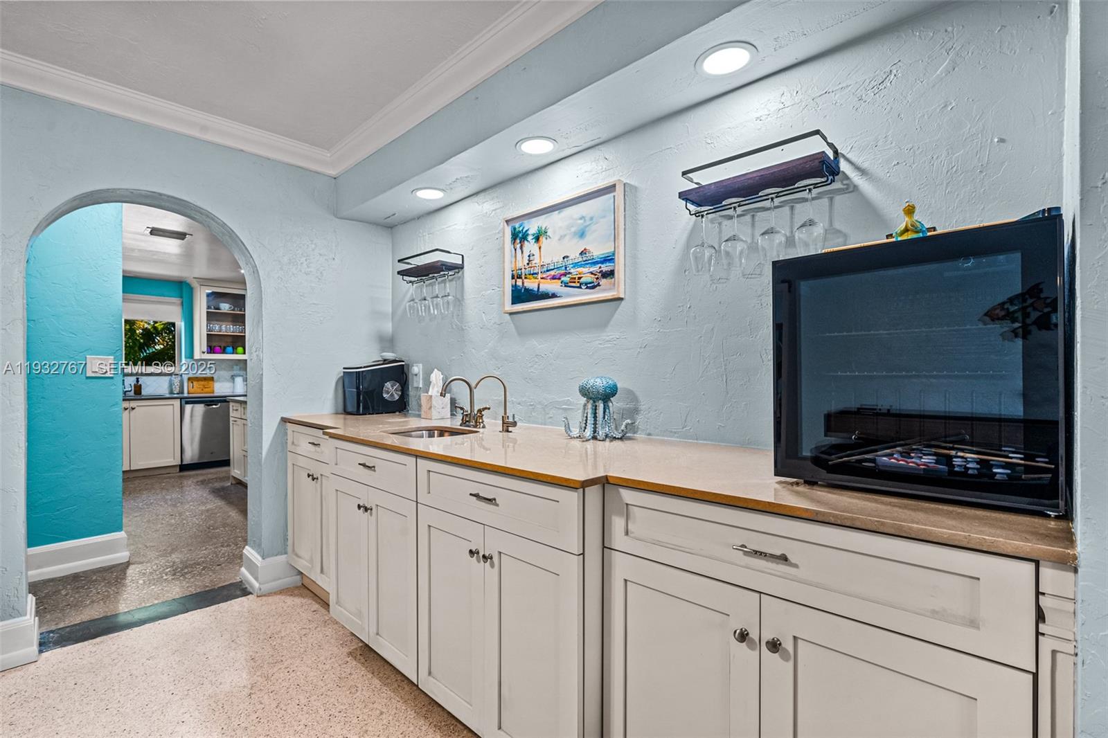 517 NE 2nd Pl, Dania Beach FL 33004