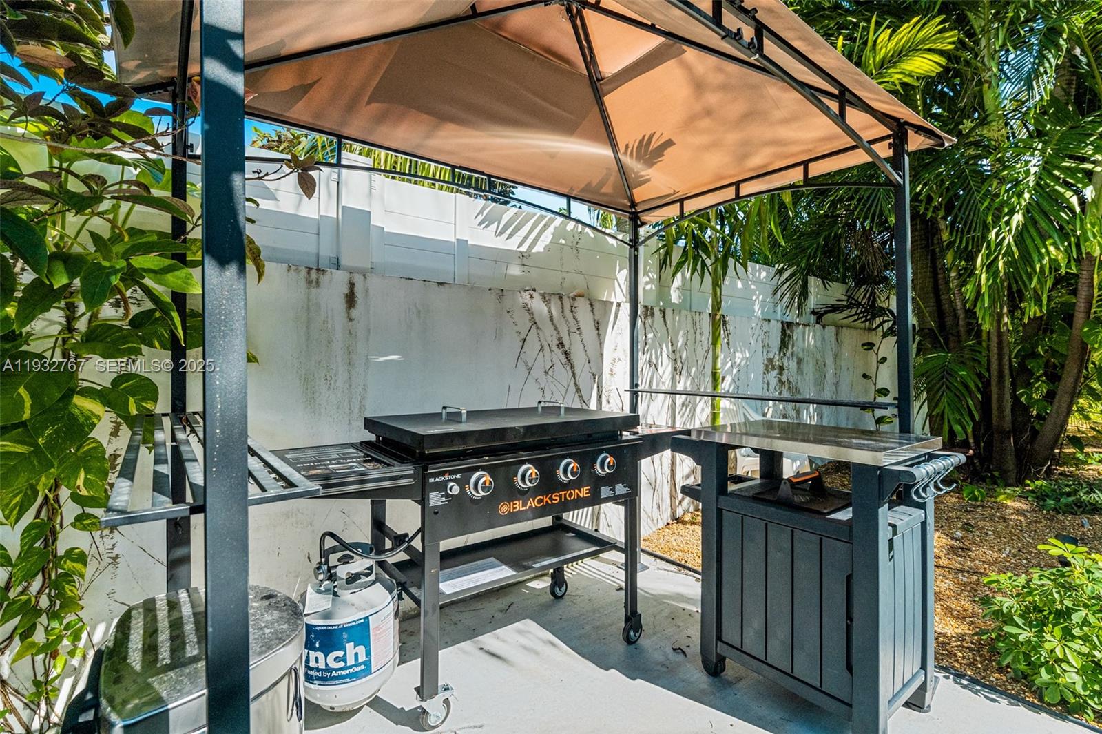 517 NE 2nd Pl, Dania Beach FL 33004