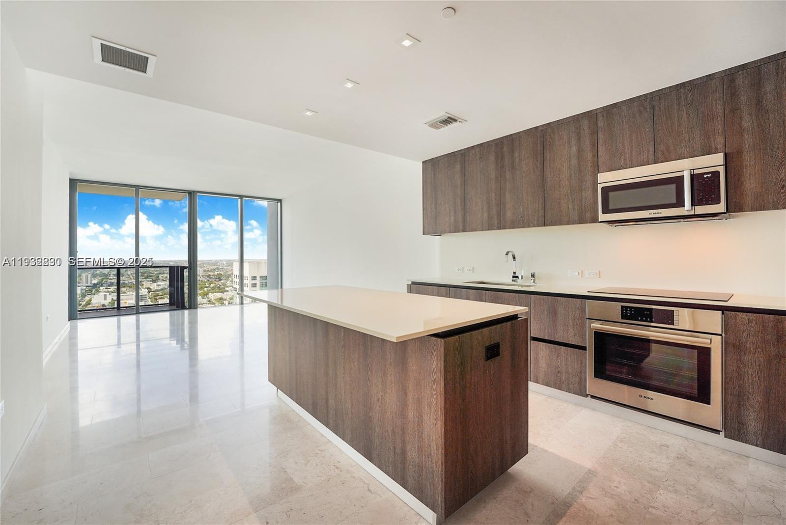 88 SW 7th St #2708, Miami FL 33130