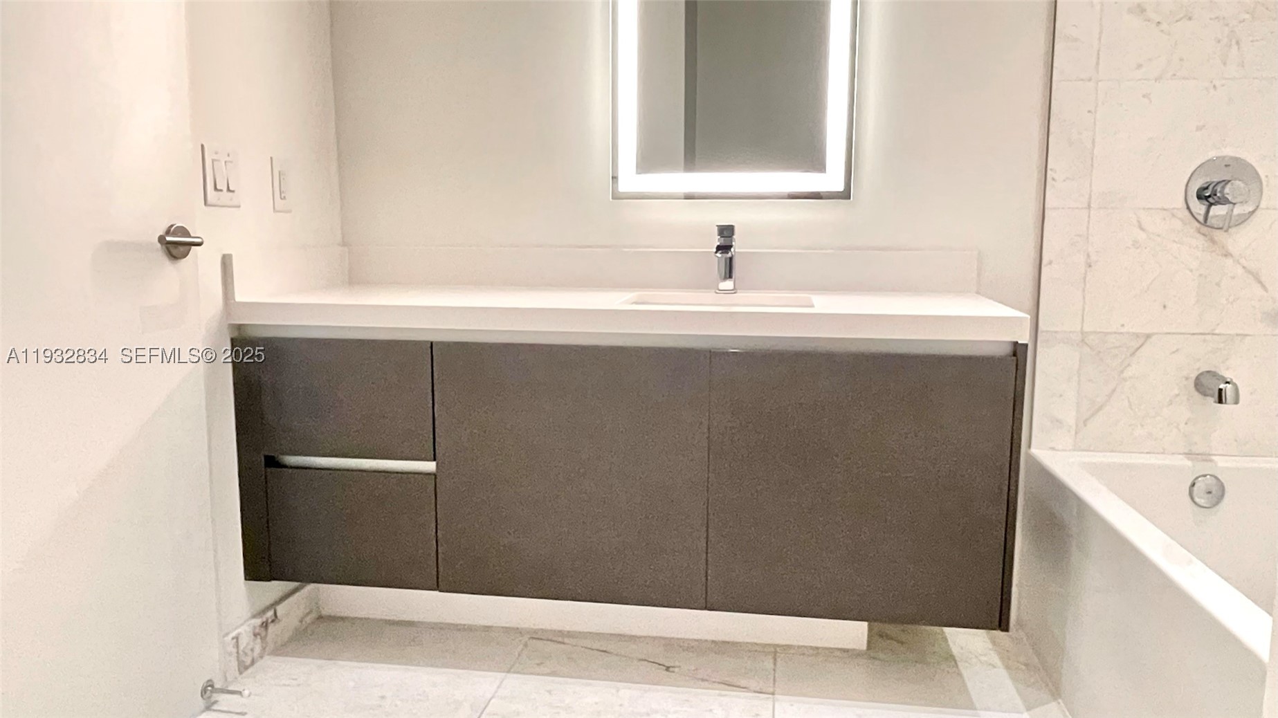 851 NE 1st Ave #412, Miami FL 33132